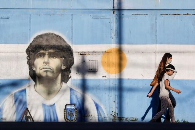 Buscas em casa e no consultório do médico de Maradona