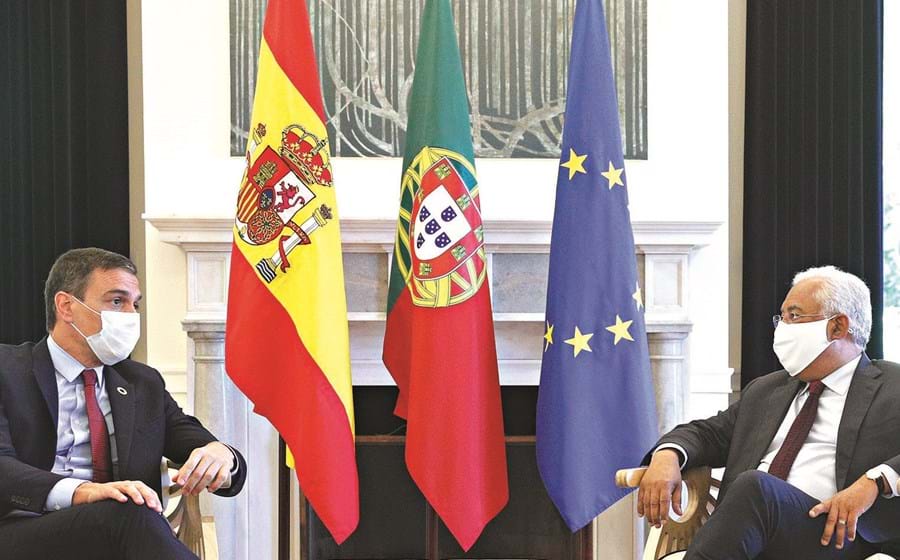 Espanha e Portugal, duas economias muito turísticas, estão com mais dificuldade em recuperar a atividade económica perdida.