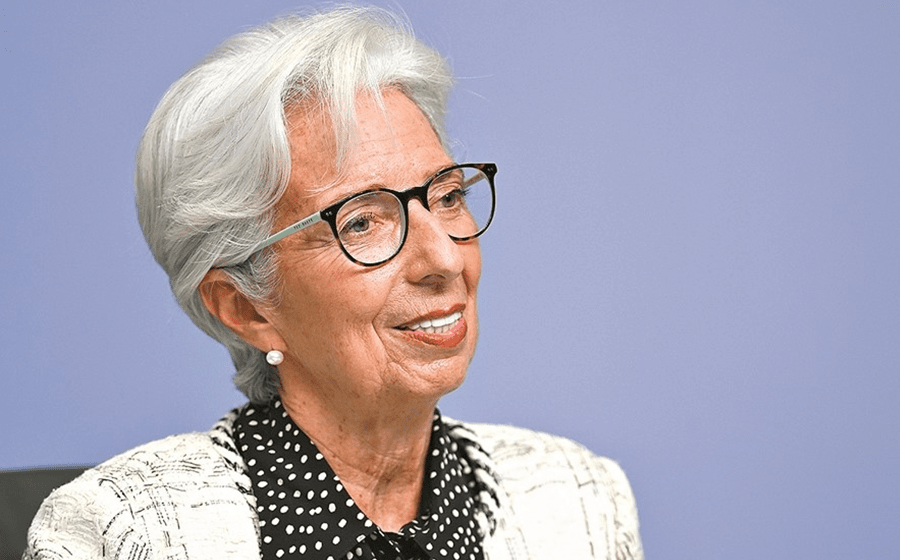 A presidente  do BCE, Christine Lagarde, anun      ciou o programa PEPP para responder à pandemia.