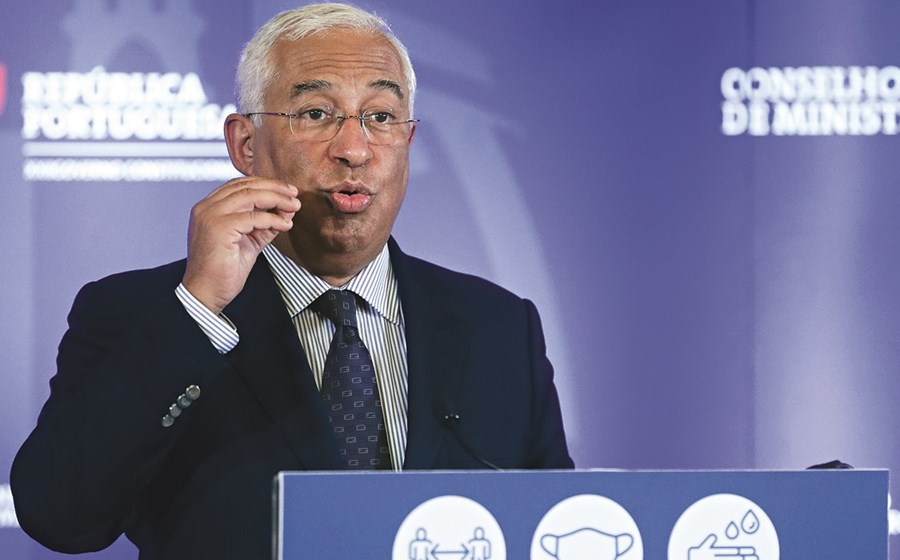 António Costa tem vindo a endurecer as medidas de resposta à covid. No sábado passado, surpreendeu o país ao anunciar o recolher obrigatório entre as     13h e as 5h aos fins de semana.