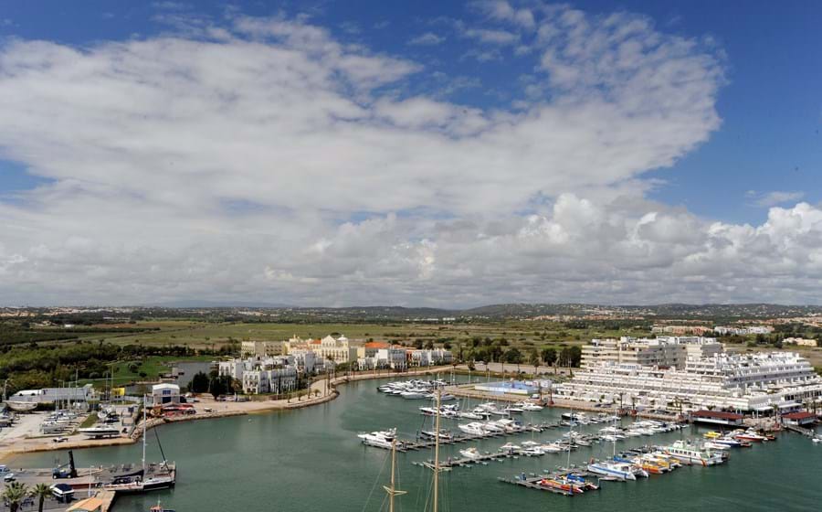 O Lone Star chegou a colocar o empreendimento de Vilamoura à venda, mas acabou por decidir avançar com o projeto da Cidade Lacustre.