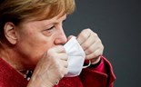 Brexit: Merkel avisa que UE está preparada para um não-acordo com o Reino Unido