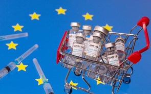 UE investe 416 milhões para comprar vacinas da Novavax e da Valneva