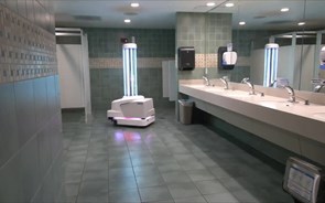 Aeroporto americano estreia robô de desinfeção contra a pandemia 