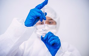 Diretora-executiva da EMA preocupada com hesitação em relação à vacina