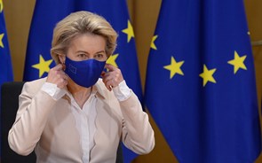 Von der Leyen volta a rejeitar críticas à estratégia de vacinação