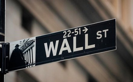Apple e cotadas da saúde dão ganhos a Wall Street