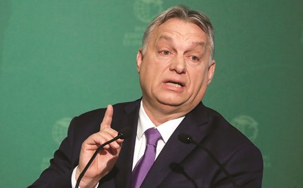 Orbán acusa Bruxelas de 'comportamento irresponsável' e nega qualquer acordo para embargo
