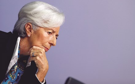 Lagarde: não se devem 'retirar prematuramente' estímulos monetários