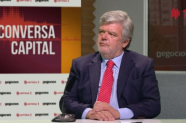 Apifarma: Vacinação contra covid-19 é tarefa 'colossal'