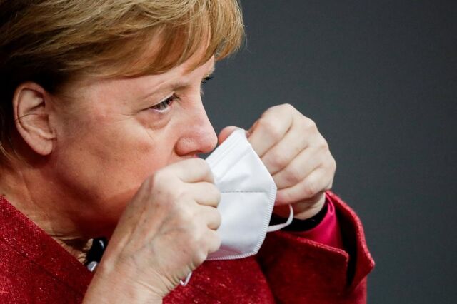 Brexit: Merkel avisa que UE está preparada para um não-acordo com o Reino Unido