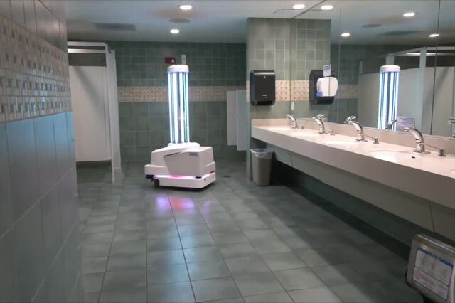 Aeroporto americano estreia robô de desinfeção contra a pandemia 