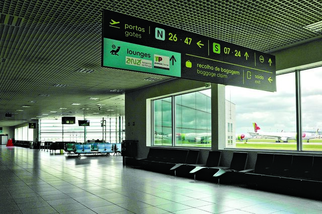 Transporte aéreo de passageiros na UE com 'tombo' superior a 73% em 2020