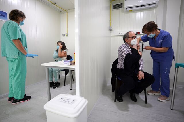 Mais de 1.200 profissionais vacinados no Centro Hospitalar Lisboa Central