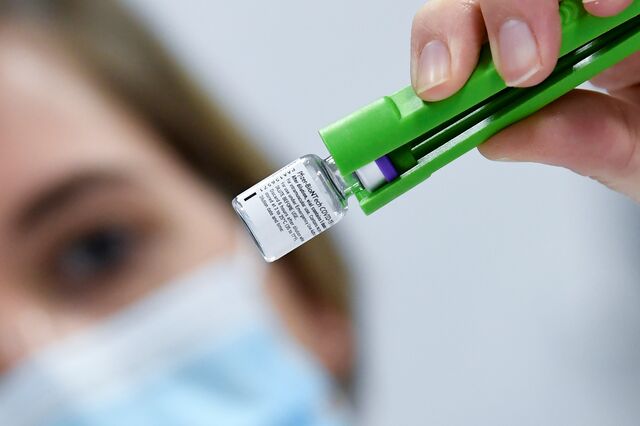 Pfizer/BioNTech defendem eficácia de 3.ª dose da vacina tomada '8 a 9 meses' após segunda dose
