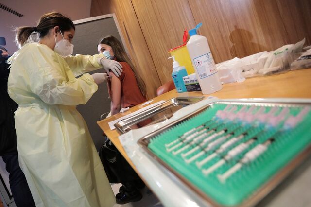 UE vai acelerar autorizações das vacinas contra as várias estirpes de covid
