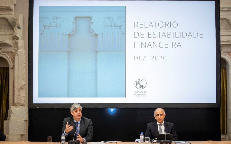O Banco de Portugal alerta para a retirada precoce das medidas, nomeadamente das moratórias no crédito.