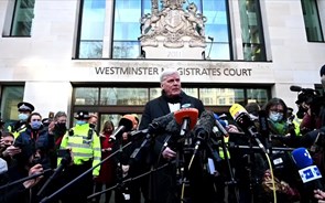 WikiLeaks: Justiça britânica nega liberdade sob caução a Julian Assange 