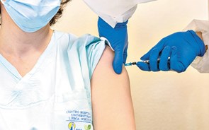 OCDE: Acesso a vacinas covid-19 para países pobres continua largamente subfinanciada 