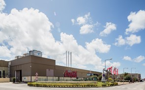 Coca-Cola 'verte' 8 milhões de euros em novo armazém na fábrica de Azeitão