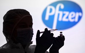 Vacina da Pfizer já não precisa de temperaturas mais baixas que as do Ártico