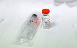Chinesa Sinovac duplica capacidade de produção de vacina