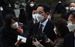 EUA pressionam Coreia do Sul a libertar líder da Samsung da prisão devido à crise de 'chips' 