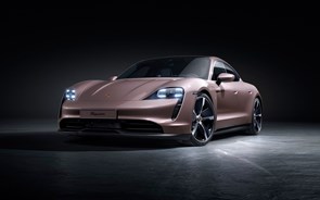 Porsche alarga gama elétrica Taycan