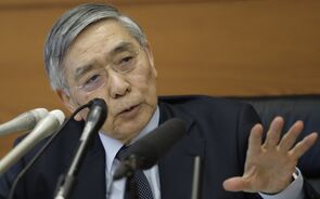 Intervenção do Banco do Japão segura iene. Euro em torno da paridade com o dólar 