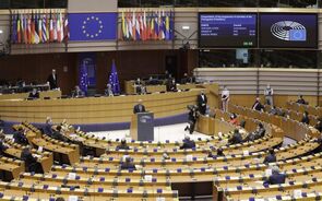 Bruxelas suspeita que Pequim pode ajudar o Kremlin a atenuar as sanções do Ocidente