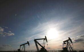 Petróleo desvaloriza com notícias ligadas a encontro sobre a Ucrânia