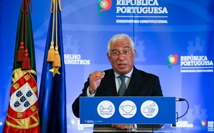 António Costa admite confinamento sem encerramento de escolas