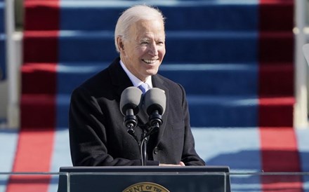 Administração Biden pede ao Supremo Tribunal que cancele exigências sobre muro e asilo