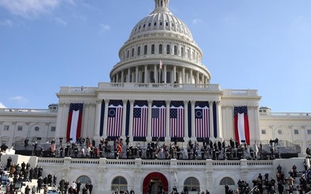 Senado reverte decisão e avança no julgamento político de Trump