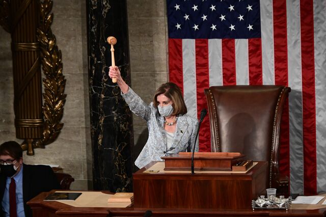 Jatos chineses sobrevoam 'fronteira' com Taiwan no dia da chegada de Pelosi