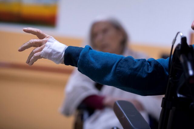 Casos de covid nos maiores de 80 anos recuam a níveis de novembro