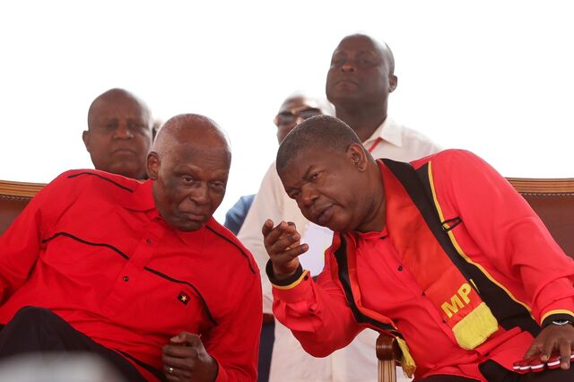 José Eduardo dos Santos prepara viagem a Angola