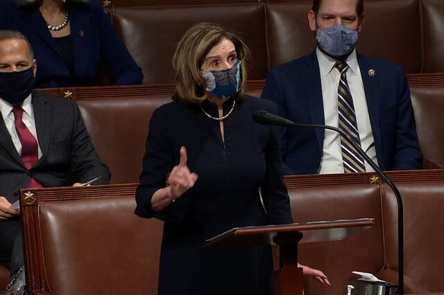 Pelosi acusa Trump de ser um 'perigo claro e presente' para os EUA
