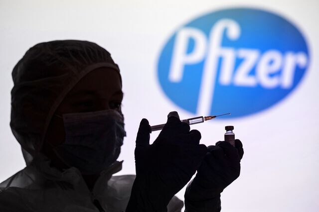Pfizer e Moderna preparam-se para 'dobrar' vendas de vacinas no próximo ano
