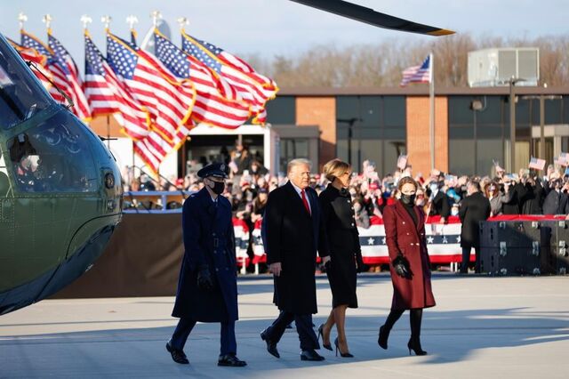 Donald Trump já deixou a Casa Branca e disse ter sido 'uma grande honra'