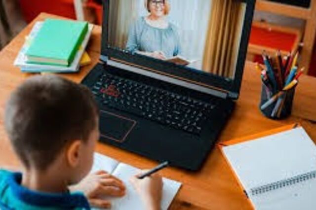 Dirigentes escolares preferiam avançar já para ensino online