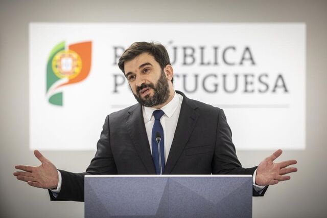 Ministro esclarece que ensino particular também suspende aulas