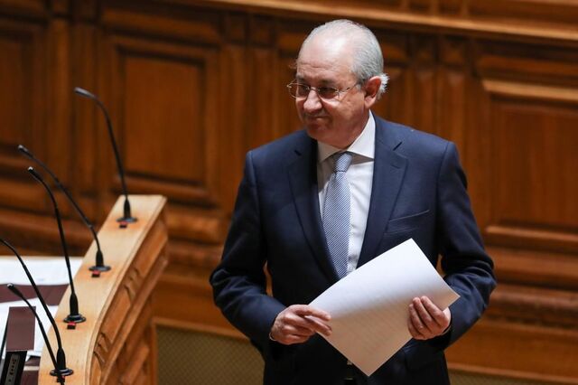 Rui Rio entre os deputados do PSD que recusam ser vacinados na lista da Assembleia da República