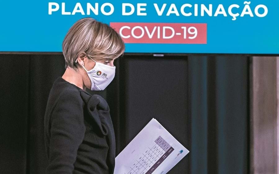 Marta Temido, ministra da Saúde, tem afirmado que a rapidez da vacinação está neste momento dependente da produção de vacinas.