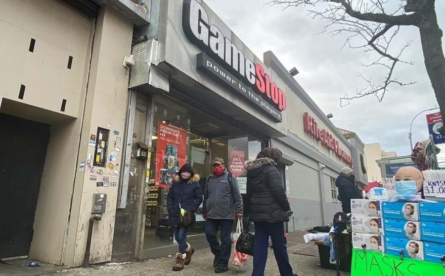 A GameStop foi uma das ações escolhidas por investidores particulares para “atirarem” contra os “hedge funds” que apostavam na queda da cotação.