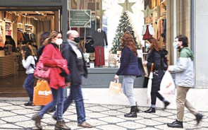 Gastos com compras de Natal com aumento de quase 40% para média de 300 euros