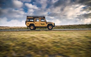 Land Rover Defender regressa modernizado e por 222 mil euros