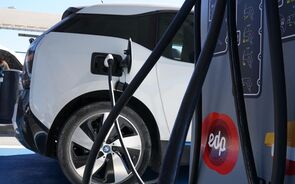 Preços mais baixos, custos à vista e pagamento nos postos. Saiba o que muda na mobilidade elétrica