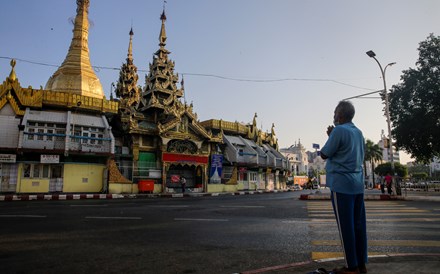 Exército de Myanmar declara estado de emergência e assume controlo do país após golpe de estado