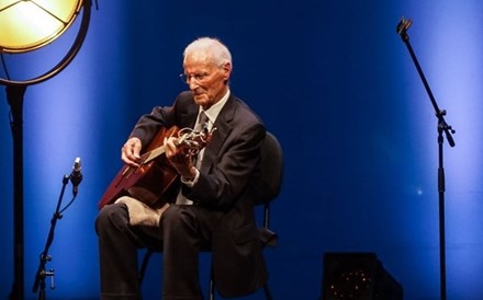 Morreu o músico Joel Pina, viola baixo de Amália e de várias gerações do fado